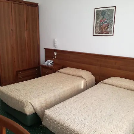 Otel Mantegna 3*