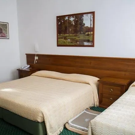 Otel Mantegna 3*