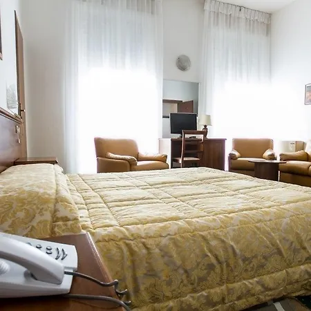 Hotell Mantegna 3*