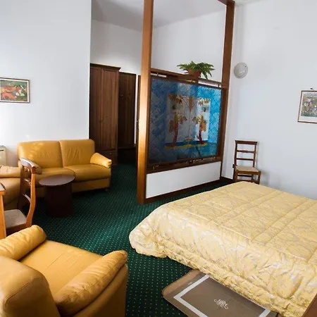 Mantegna Hotell