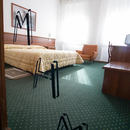 Hotell Mantegna 3*